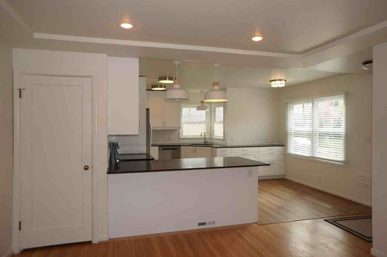 3546 Se 60th Ave - Photo 7 of 31