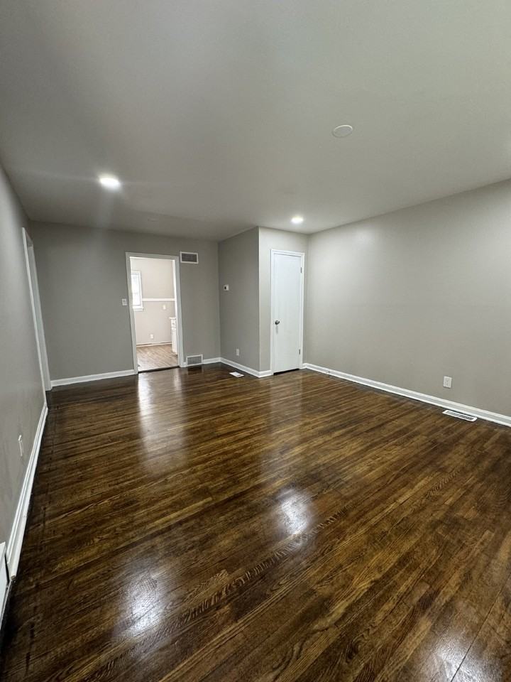 6154 E Boston St - Photo 3 of 9