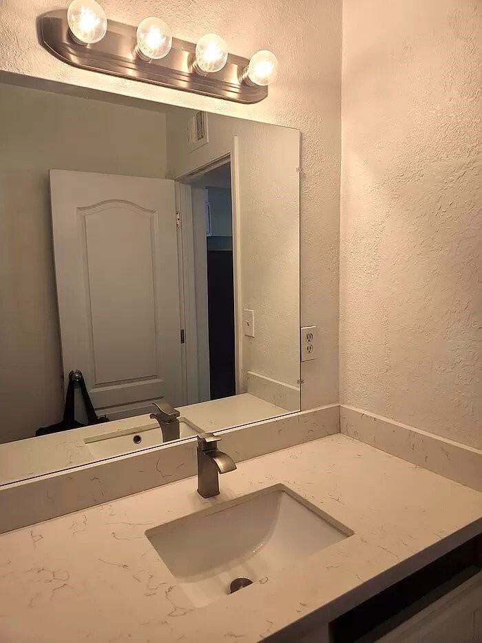 1812 N 26th Pl Apt 1 - Photo 3 of 18