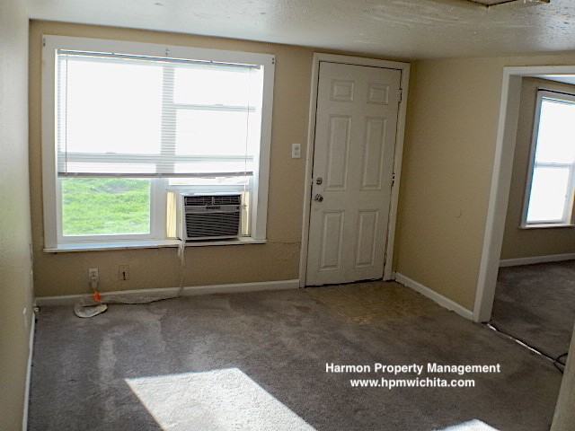 134 1/2 S Young St #134-1-2 - Photo 2 of 5