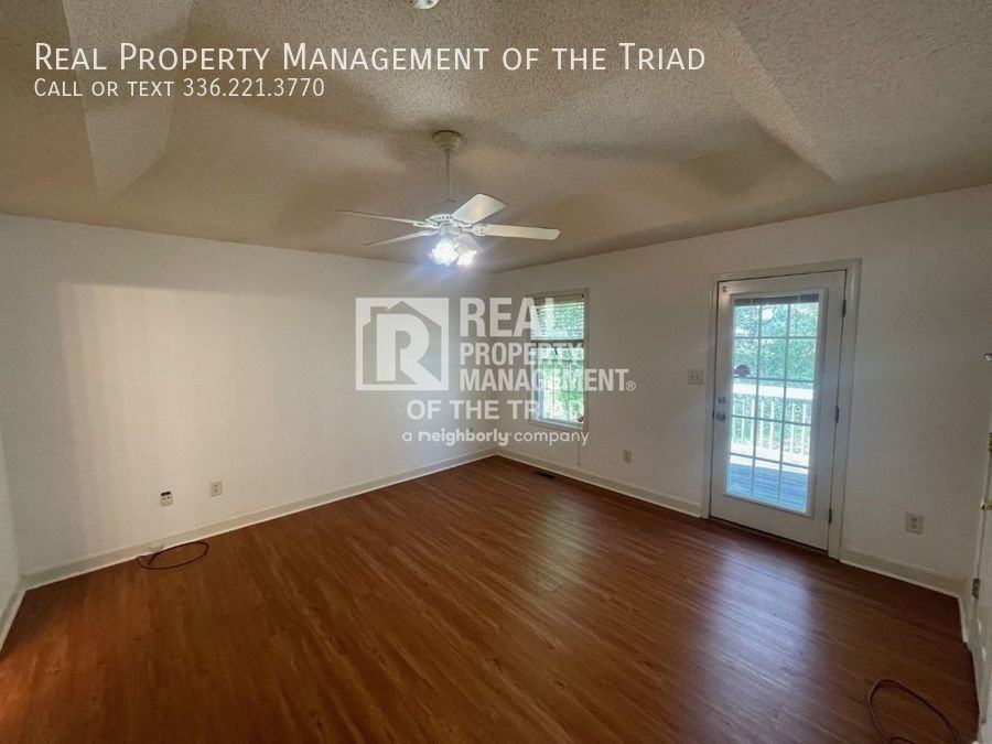 1205 Sloan St - Photo 2 of 20