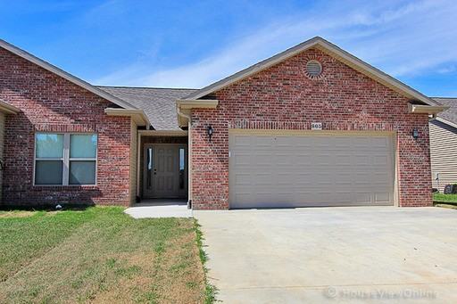 865 Broadridge Dr - Photo 2 of 31