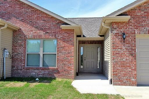 865 Broadridge Dr - Photo 3 of 31