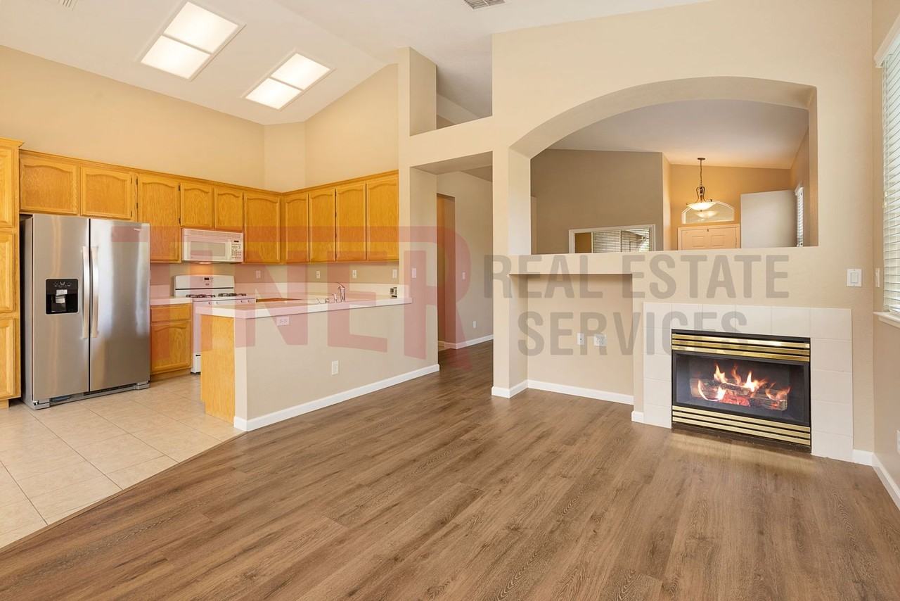 325 Leckenby Way - Photo 2 of 24