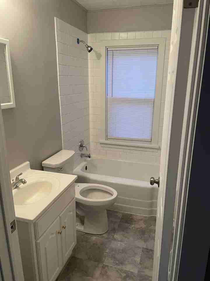 201 E 7th St #NA - Photo 3 of 6