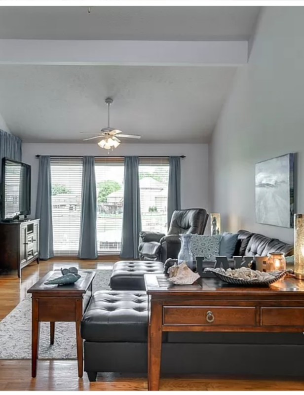 1027 Shoal Pointe Dr - Photo 2 of 17