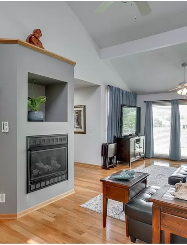 1027 Shoal Pointe Dr - Photo 3 of 17