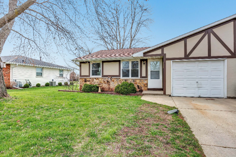 1006 S Erie St - Photo 2 of 19