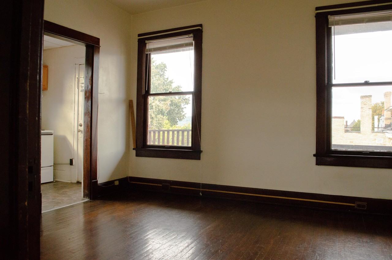 407 Clinton Street - Photo 2 of 14