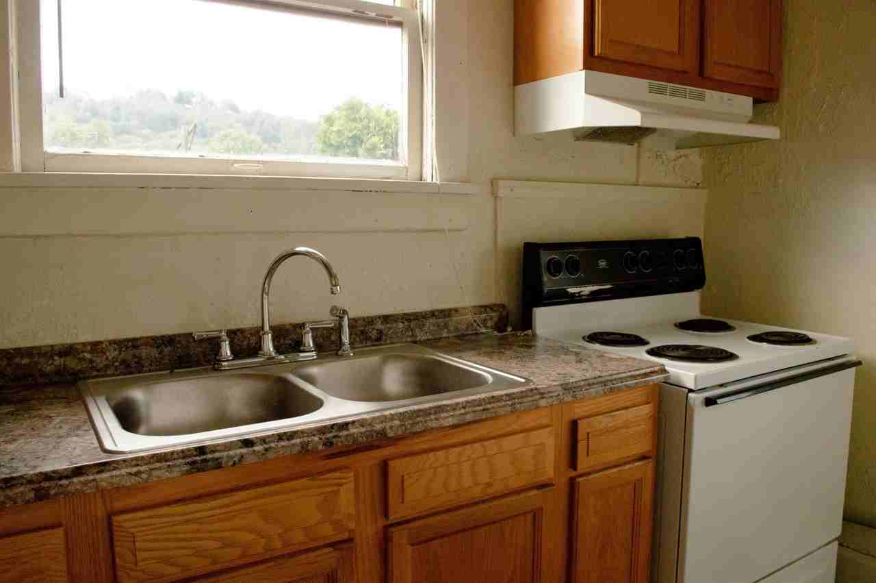 407 Clinton Street - Photo 4 of 14