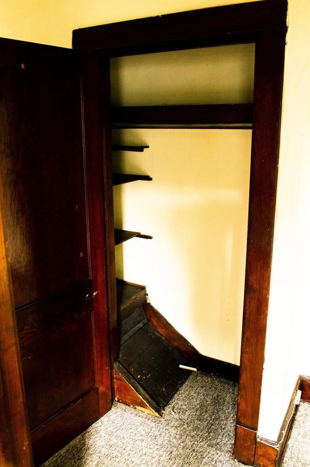 407 Clinton Street - Photo 6 of 14