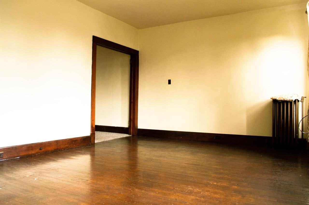 407 Clinton Street - Photo 7 of 14