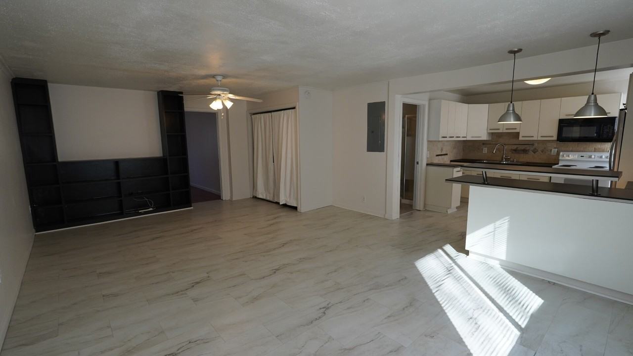 Summit Dr 312 - Photo 3 of 5