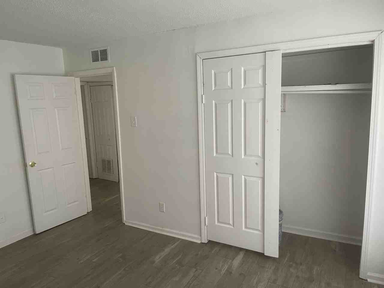 Martin Manor - Photo 3 of 39