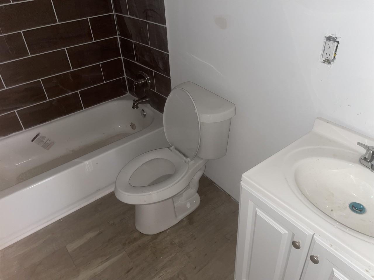 Martin Manor - Photo 5 of 39