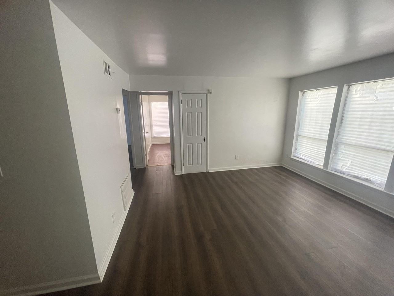 Martin Manor - Photo 6 of 39