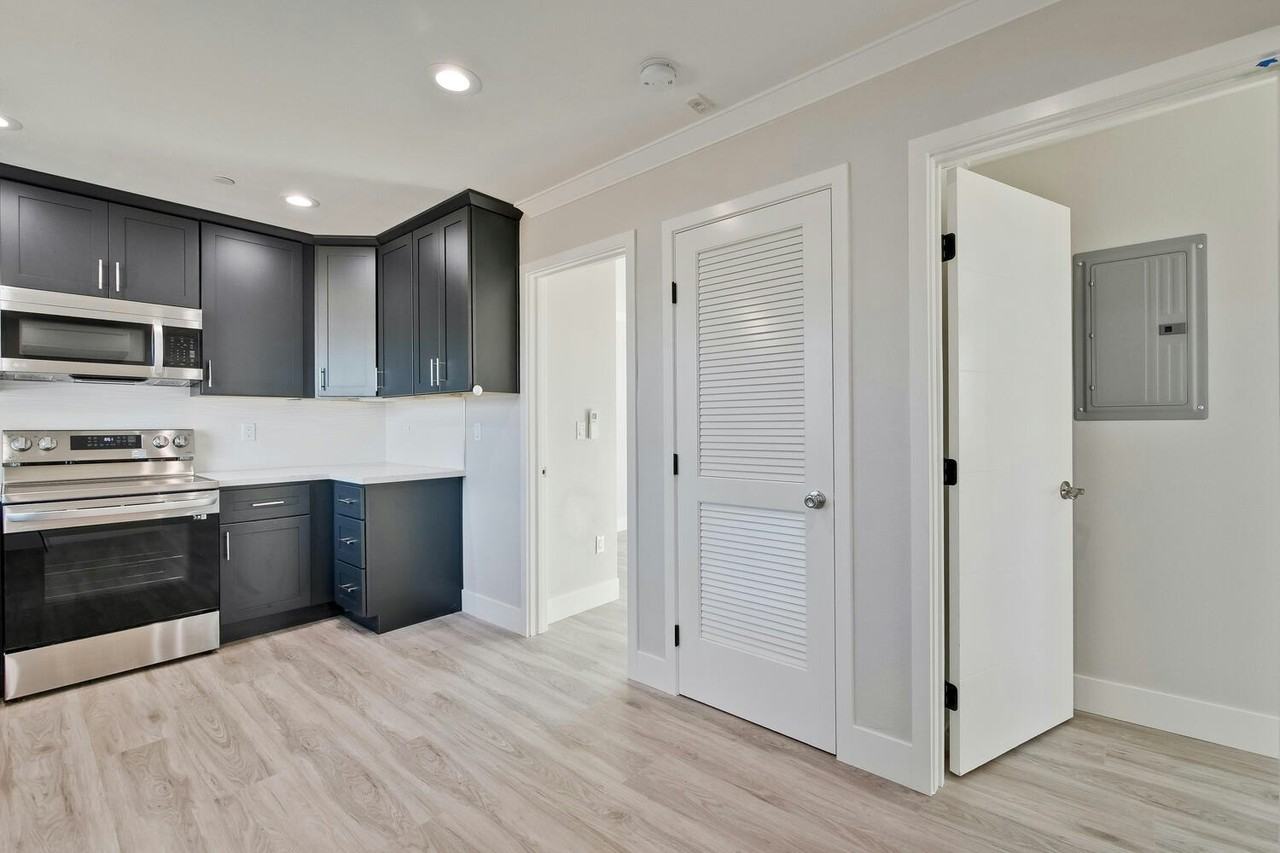 41362 Mahoney Street, Unit 3 - Photo 2 of 16