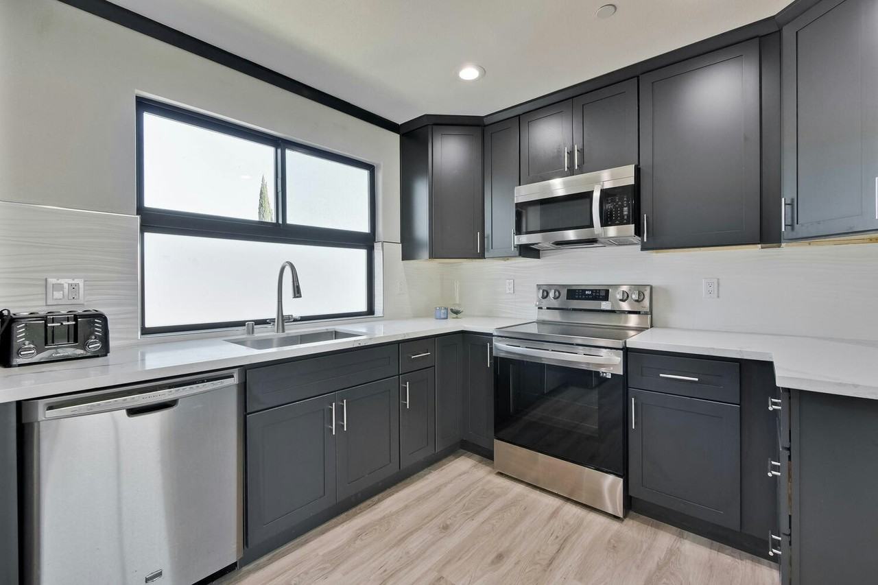 41362 Mahoney Street, Unit 3 - Photo 3 of 16