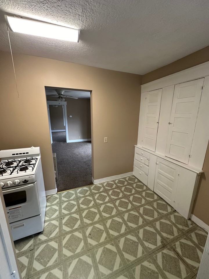 108 Adams Ave #4 - Photo 3 of 12