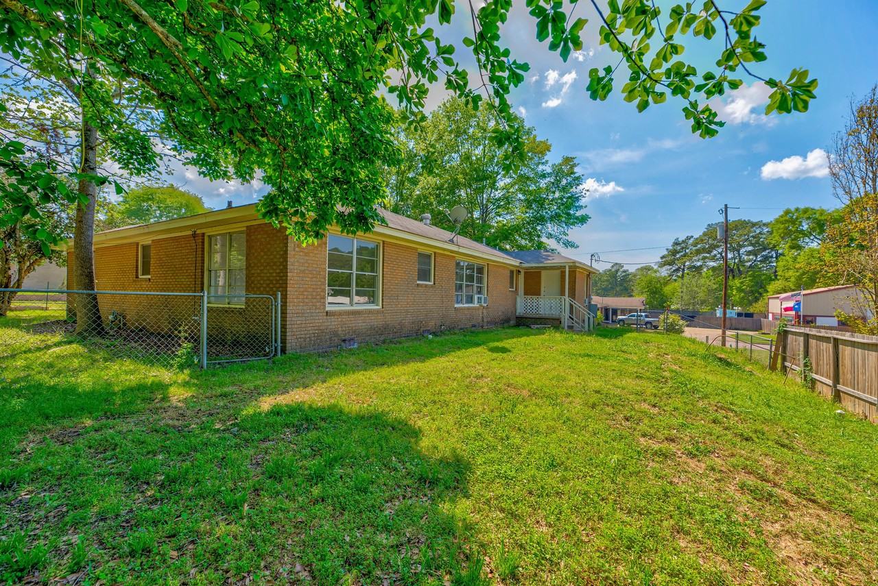 106 Verna St #1 - Photo 3 of 12