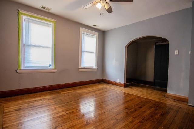 409 E Eleanor St - Photo 2 of 5