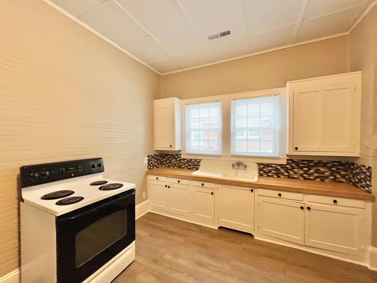 617 Harris St #1 - Photo 6 of 11