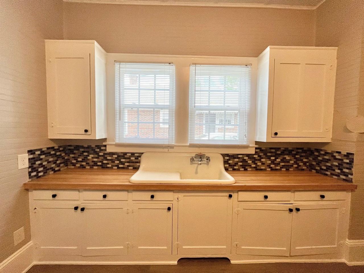 617 Harris St #1 - Photo 7 of 11
