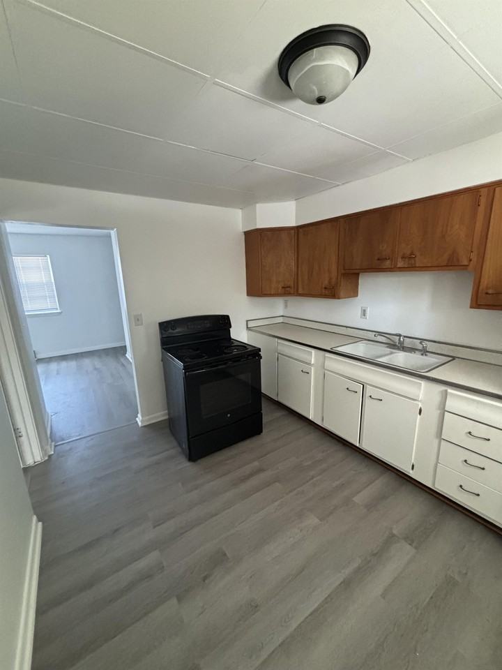 428 E Keys Ave #2 - Photo 3 of 9