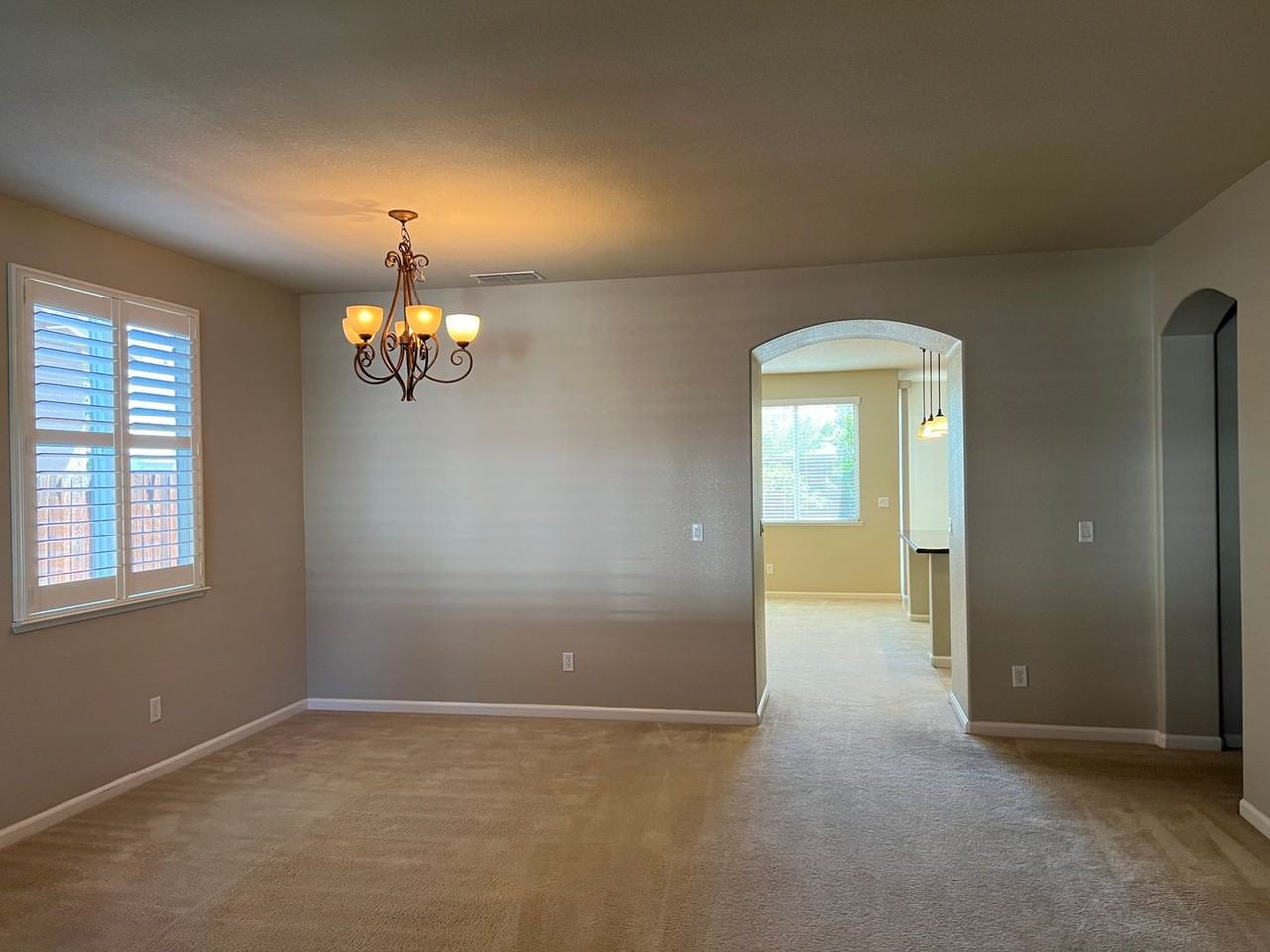 2338 Dunsley Cir - Photo 4 of 49