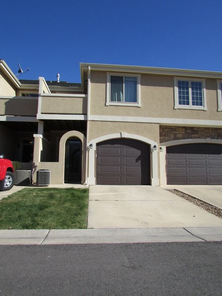 3545 Big Ben Dr #E - Photo 4 of 42