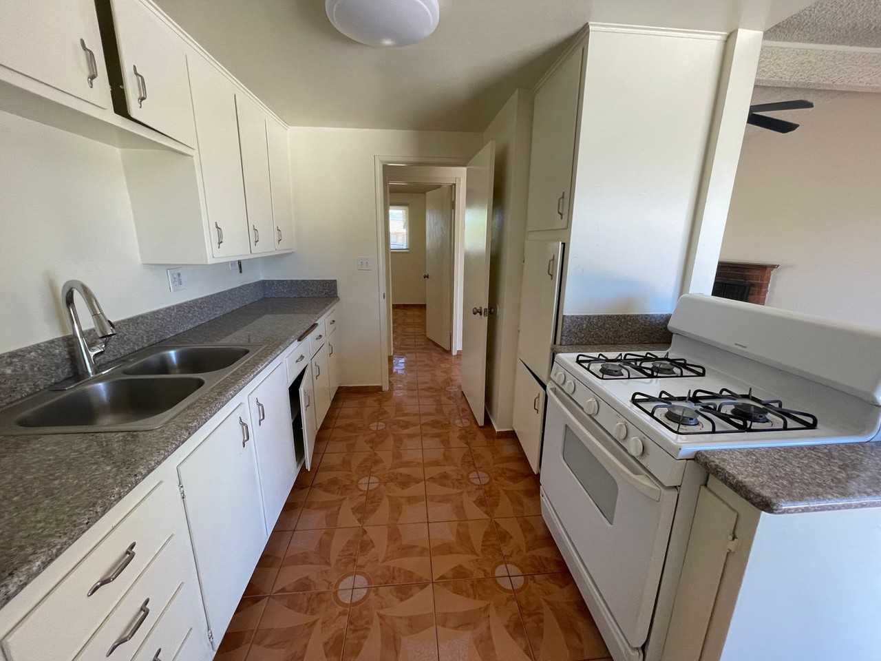 14070 Quinnault Rd - Photo 3 of 40