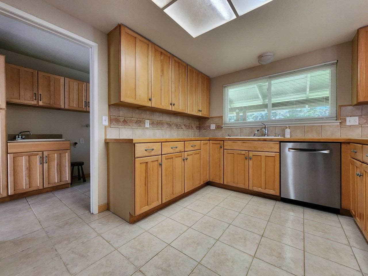 4100 King Arthur Ct - Photo 4 of 29