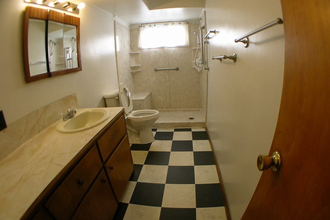 1110 Dallas Ave Se - Photo 3 of 9