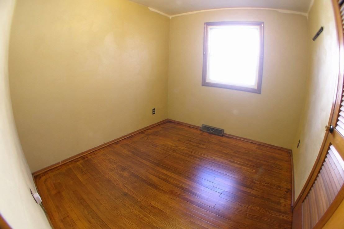 1110 Dallas Ave Se - Photo 7 of 9