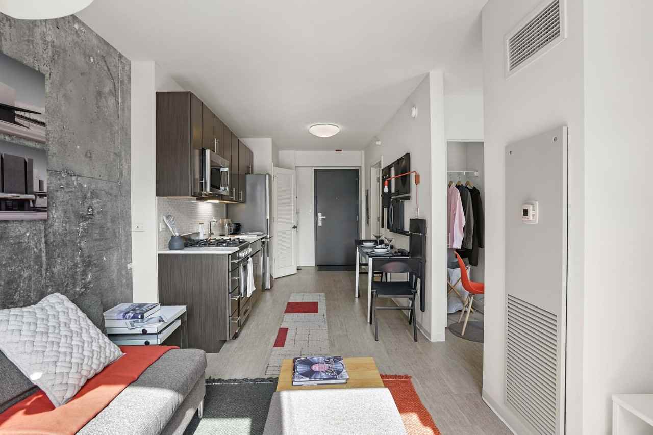 165 W Superior St - Photo 2 of 23