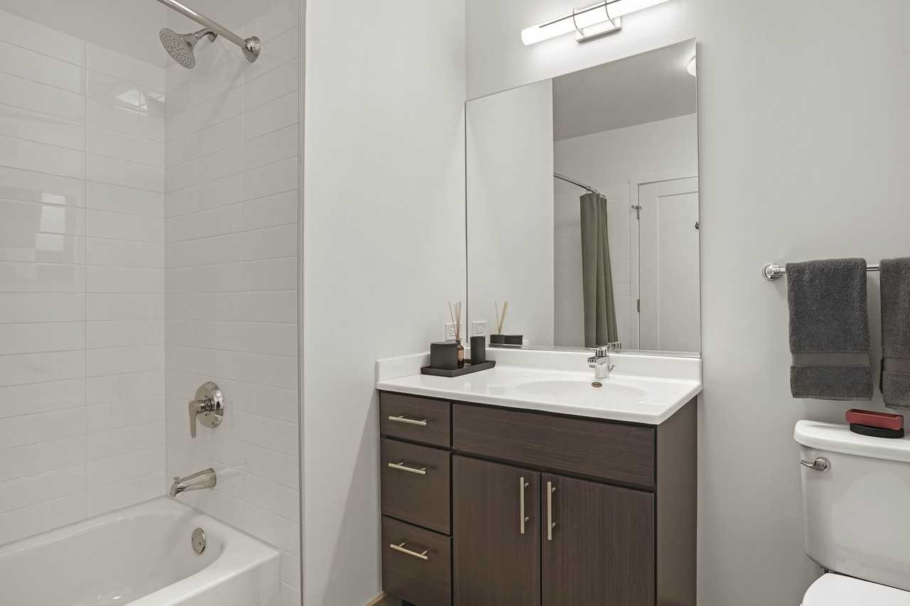 165 W Superior St - Photo 5 of 23