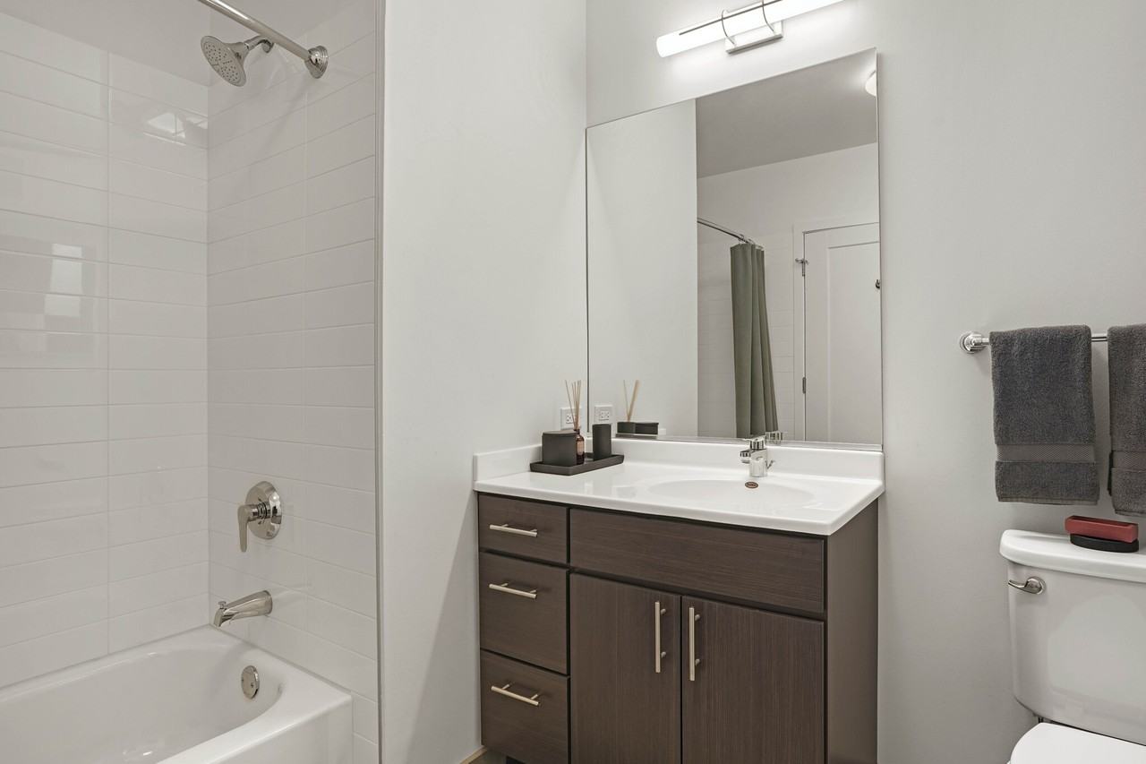 165 W Superior St - Photo 6 of 23