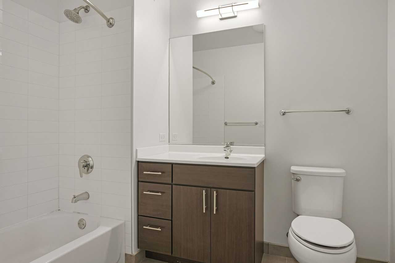 165 W Superior St #2-1 - Photo 5 of 24