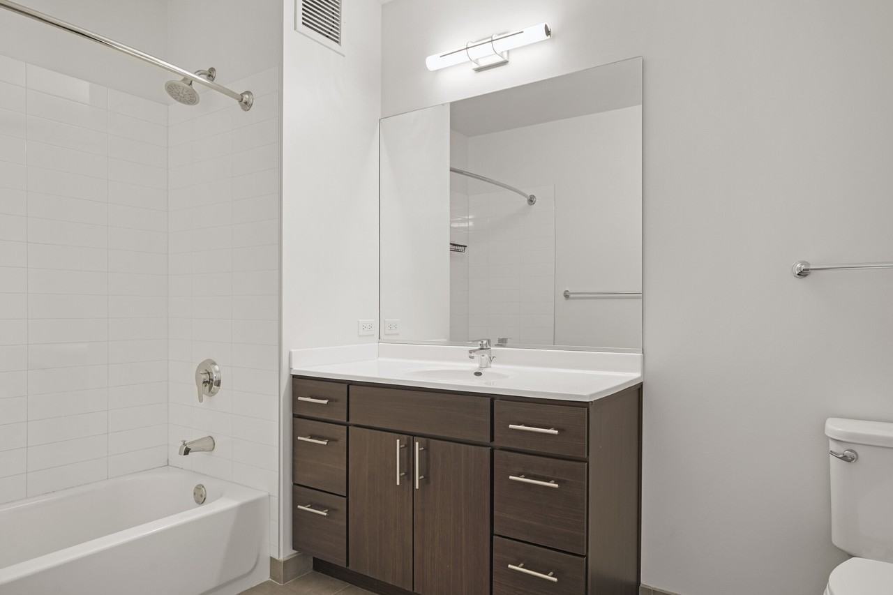 165 W Superior St #2-1 - Photo 7 of 24