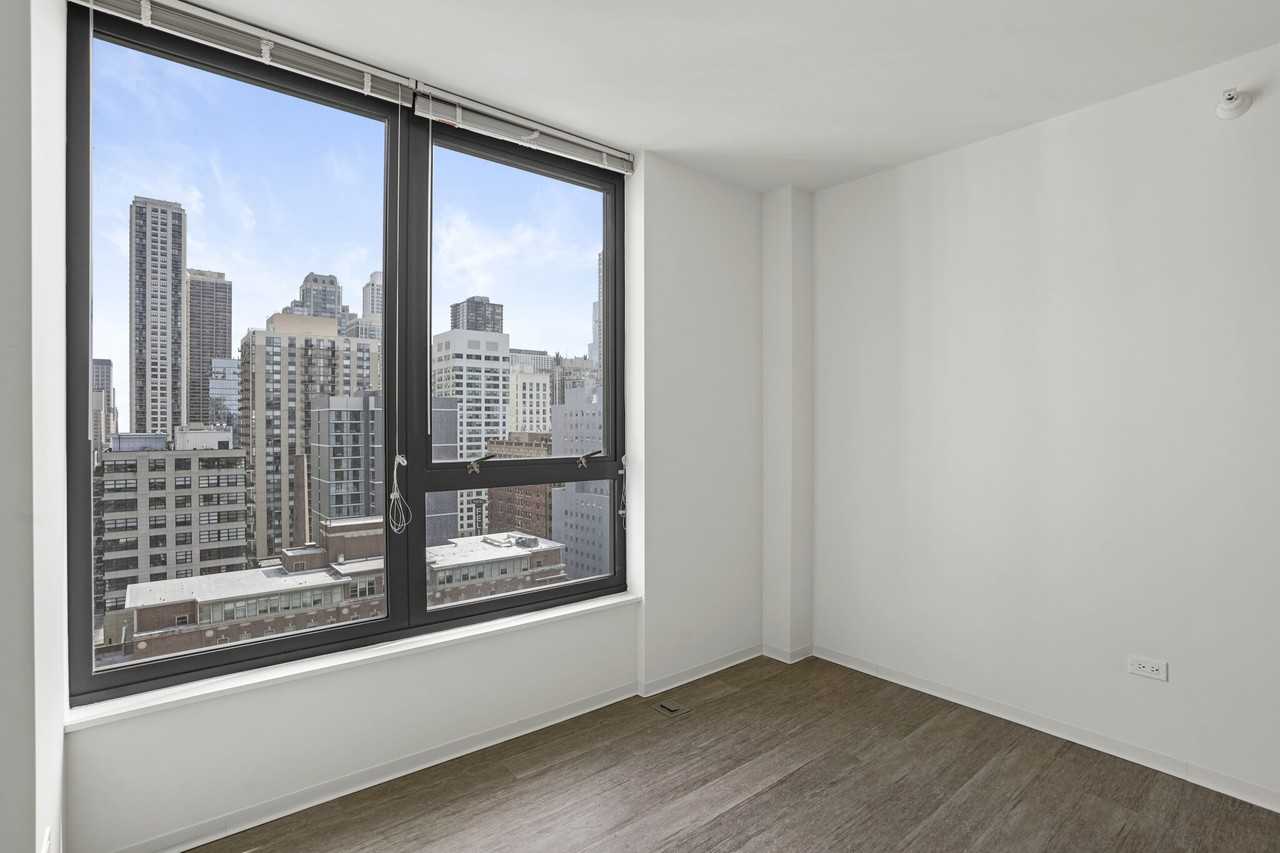 165 W Superior St #2-2DEN - Photo 3 of 24