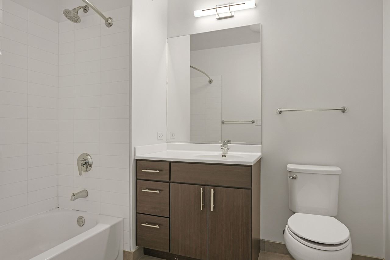 165 W Superior St #2-2DEN - Photo 5 of 24