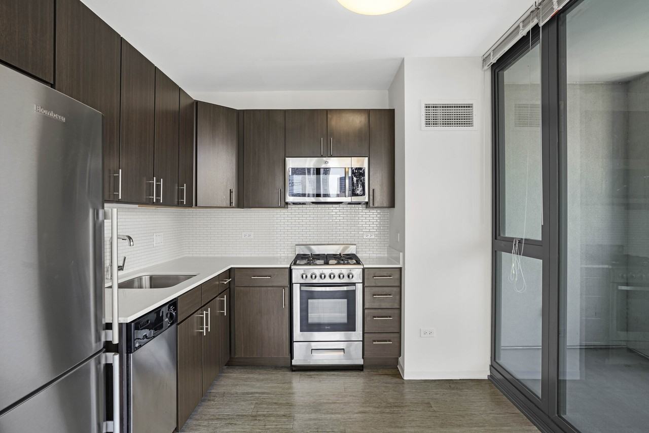 165 W Superior St #2-2DEN - Photo 3 of 24