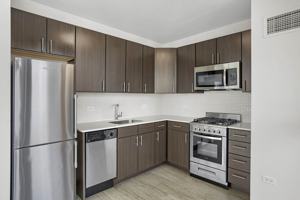 featured image of 165 W Superior St #3-3