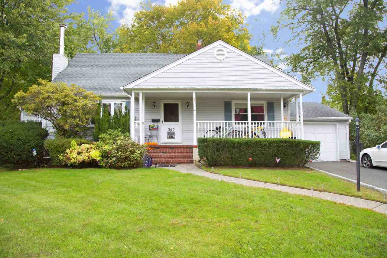 365 Madison Ct - Photo 2 of 15