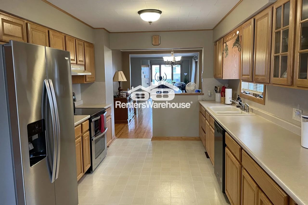 205 E 2nd Ave - Photo 3 of 19