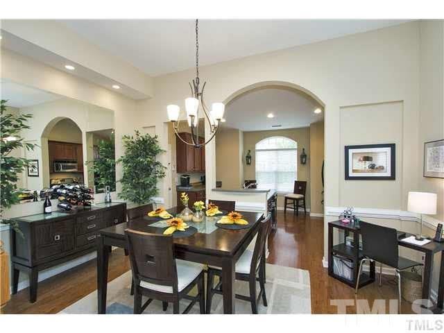 220 Royal Tower Way - Photo 3 of 18