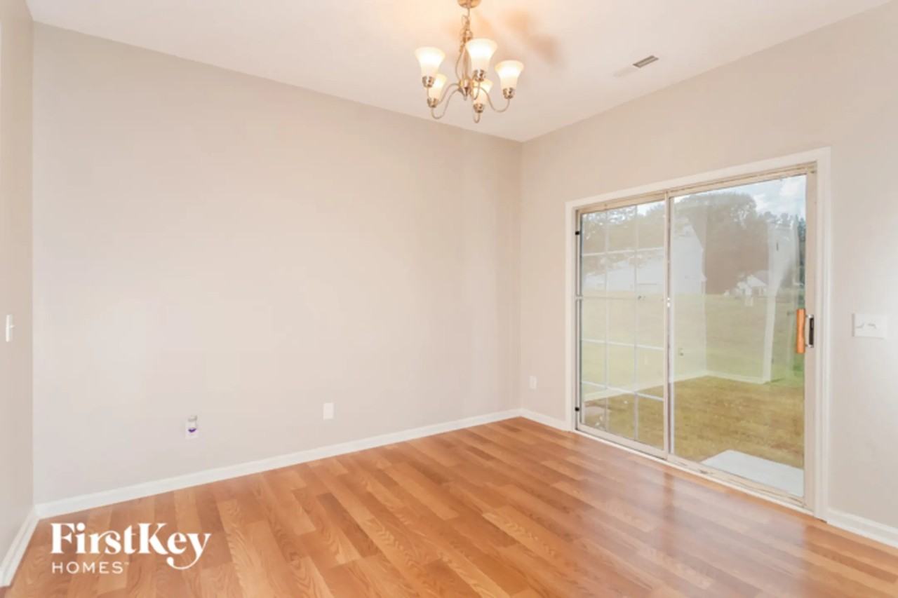 4230 Fairwood Dr - Photo 3 of 15