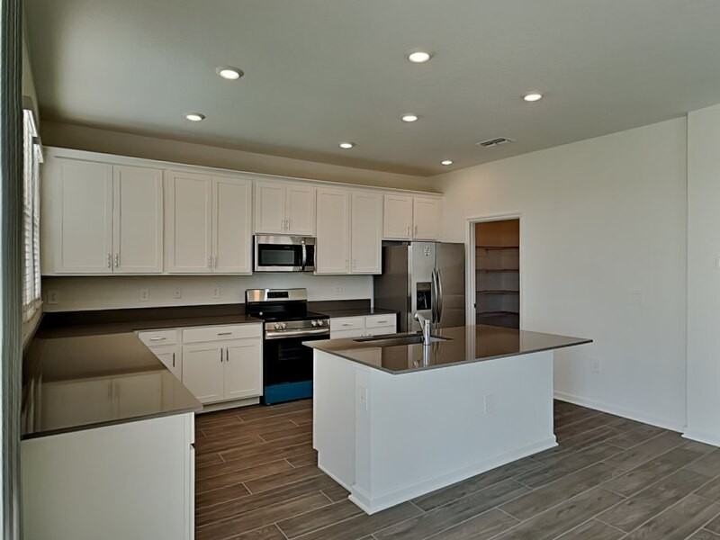 2822 Fitness St - Photo 4 of 31