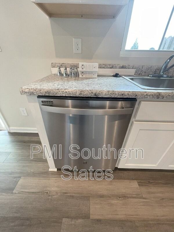 231 Lehman Way - Photo 3 of 12