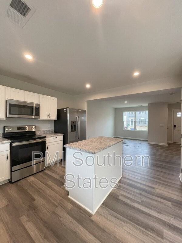 231 Lehman Way - Photo 4 of 12